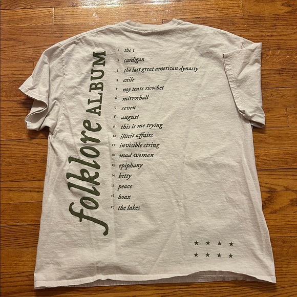 Taylor Swift x Urban Outfitters rare oversized Folklore album tshirt size S/M - Picture 2 of 4
